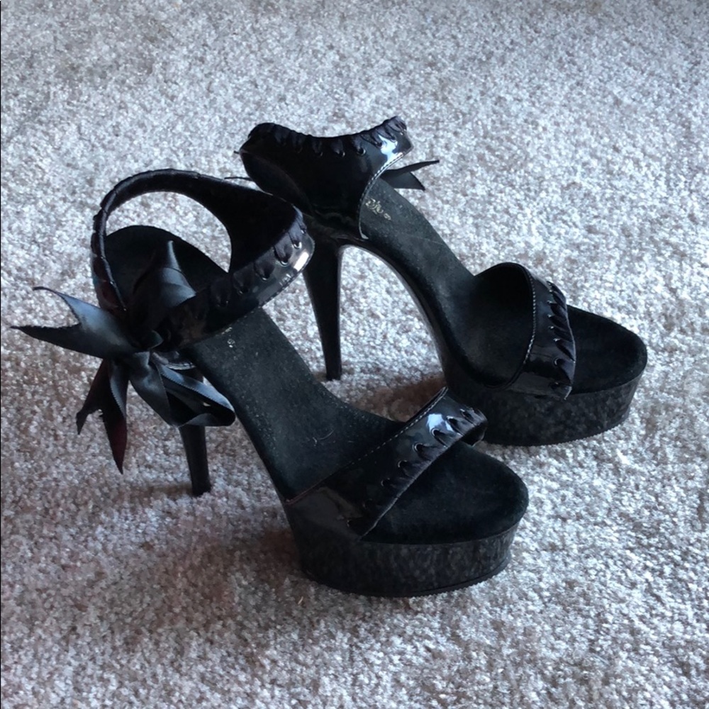 Size 7.5 Black Bow Tie Heel